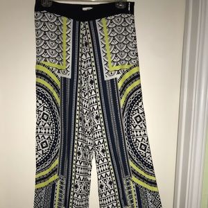 Wide leg pants with unique pattern